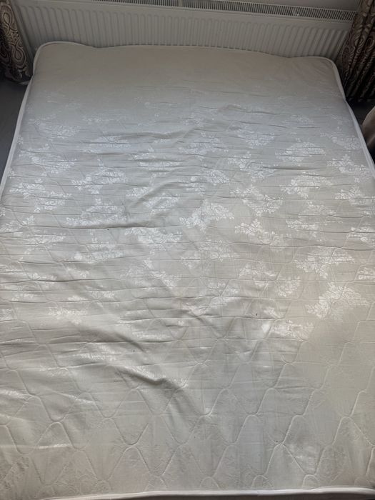 Продается б/у матрас белая