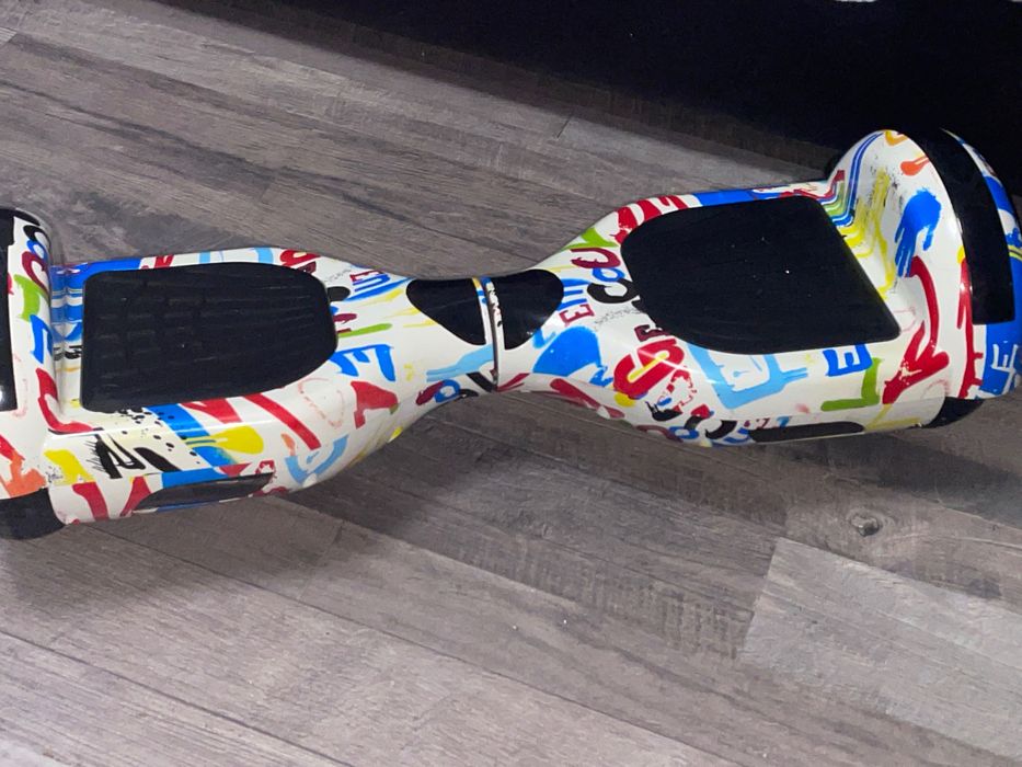 Hoverboard Smart Balance cu lumini LED și Bluetooth – ca nou!
