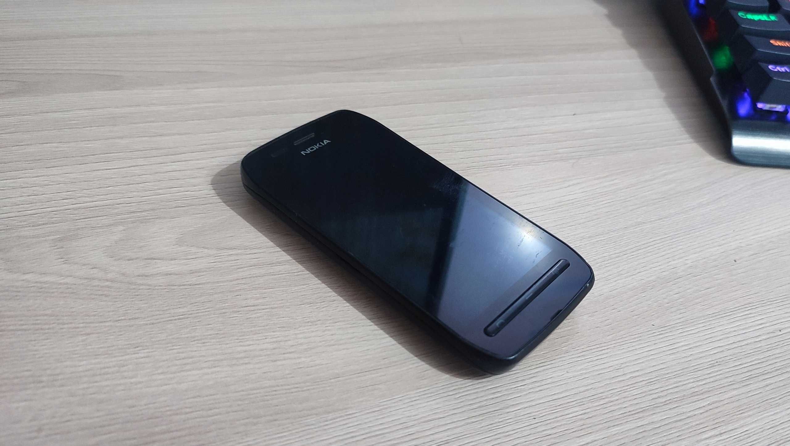 Смартфон Nokia 603