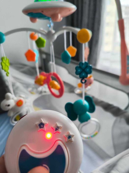 Carusel muzical pentru pătuț