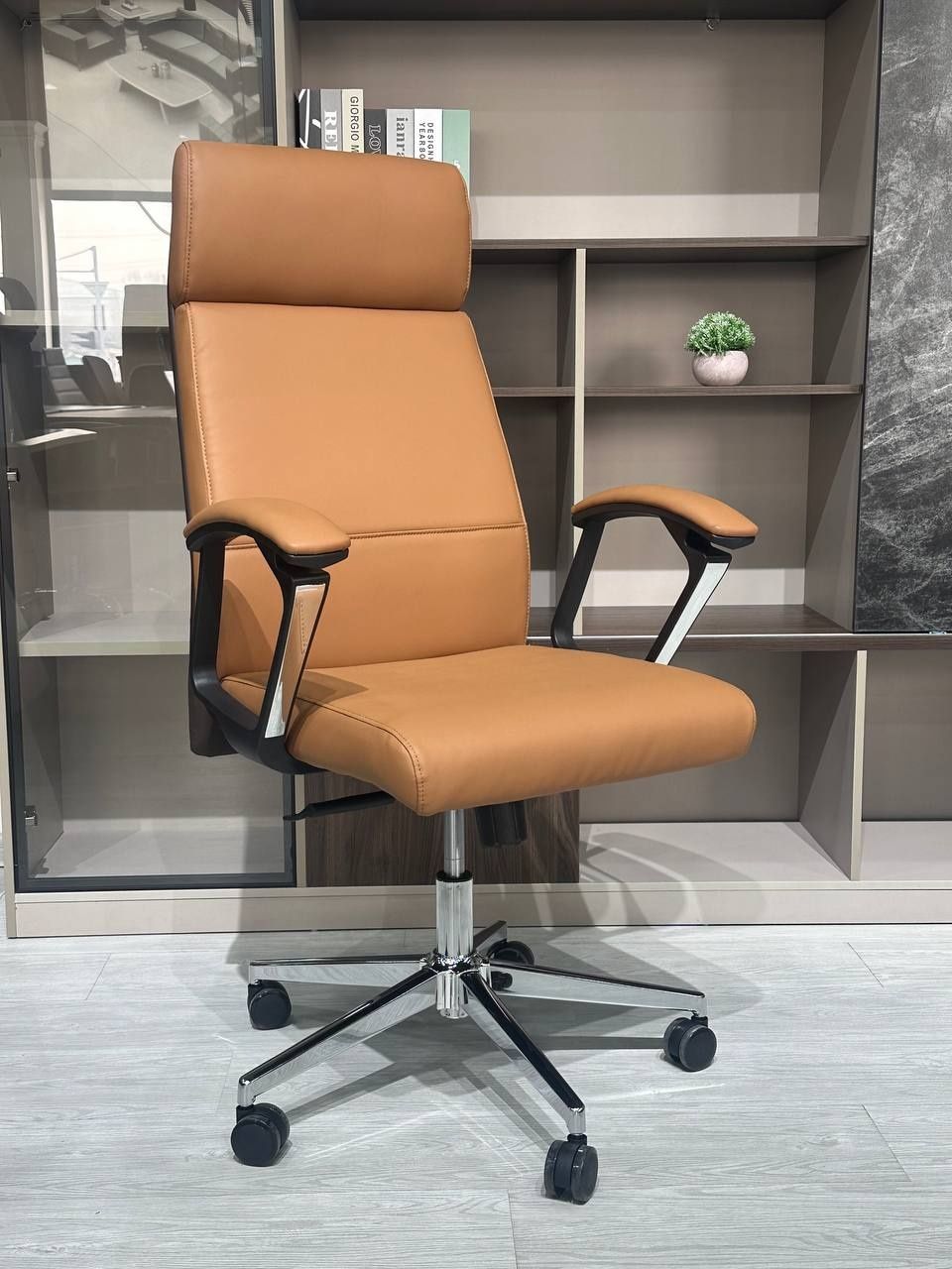 Офисное кресло для руководителя модель 8067