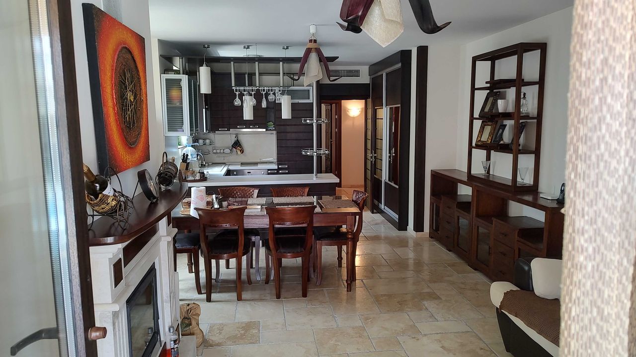 Продава се Тристаен апартамент в Каварна - 130 кв.м за 1616 €/кв.м - Снимка #3