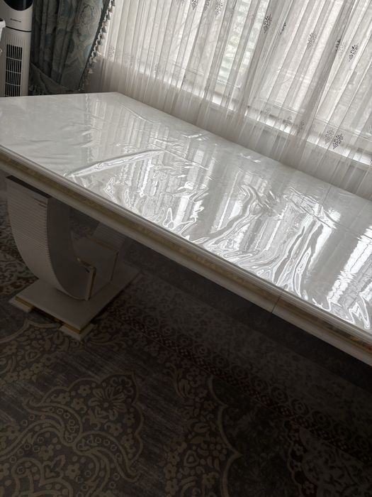 Стол для гостиной.