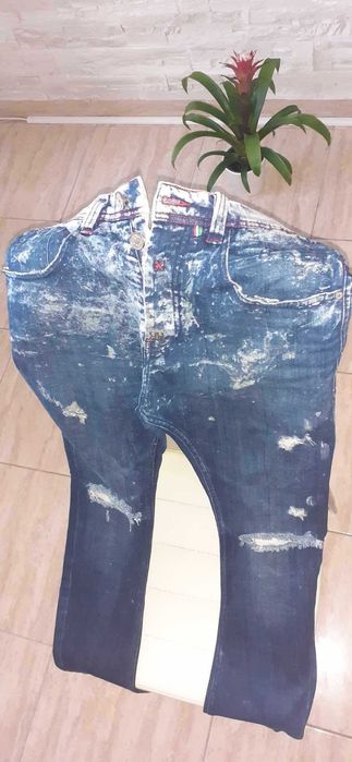 Blugi pantaloni RedHouse ,culoare albastru stare foarte buna!