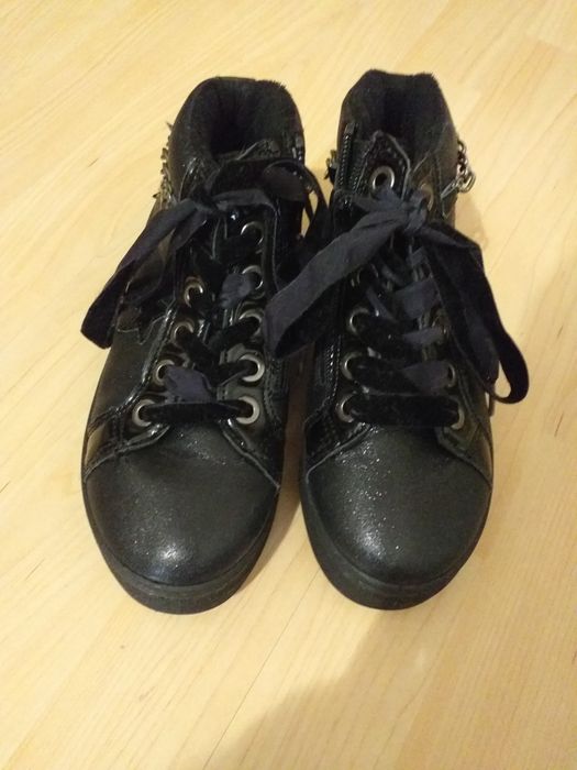 Pantofi negri stelute