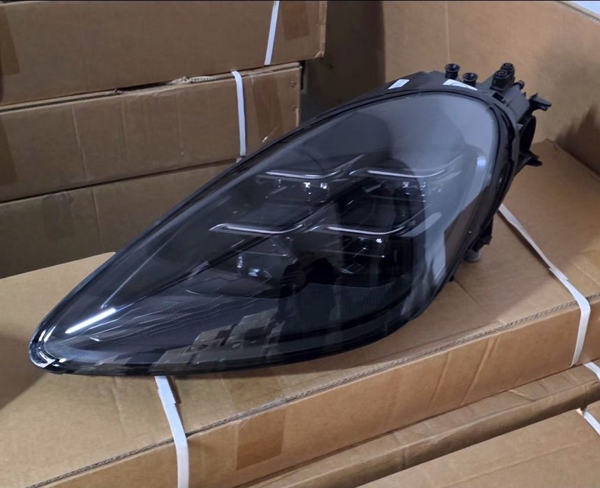 Faruri Full LED Porsche Cayenne model 2023/2024 compatibile 2011- 2023