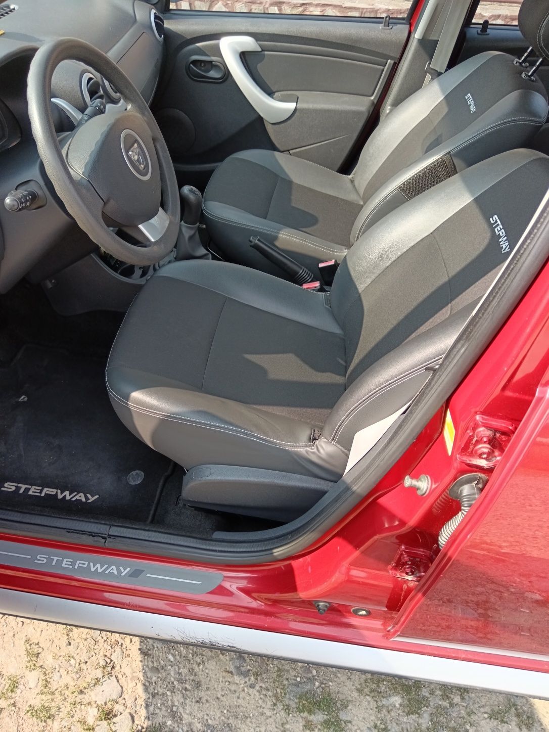 Dacia Sandero Stepway 2012, luna a-12 1.6 8 valve cu gpl de fabrica
