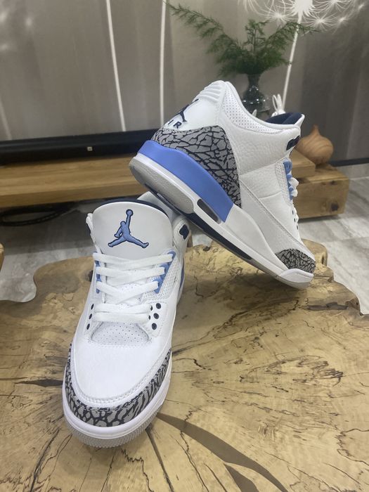 Air Jordan 3 UNC