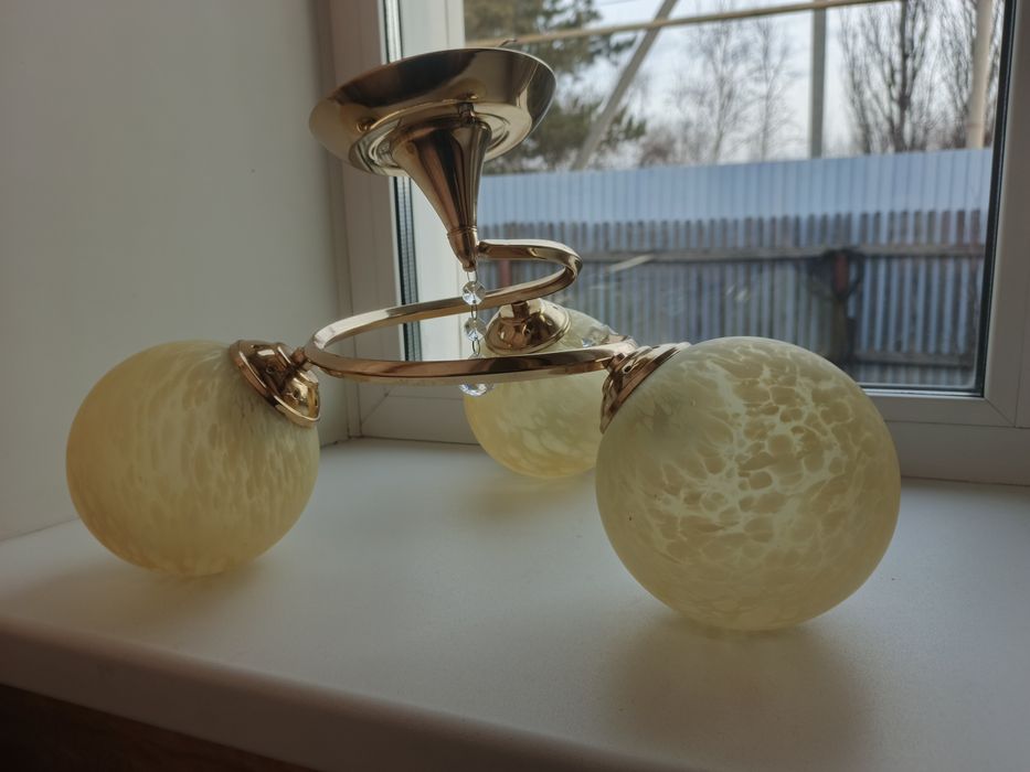 Продам люстру бу