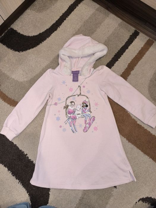 Лот дрешки 110см роклички,коледна пижама и други