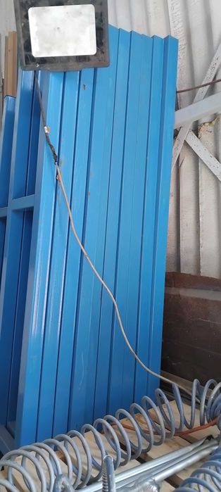 Țeavă  pătrată galvanizată sau vopsită  în  câmp electrostatic.