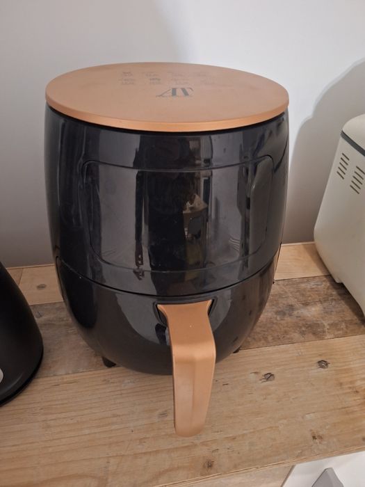 Air  fryer.     .