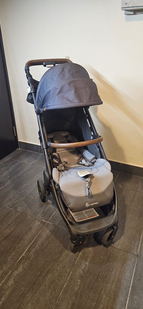 ErgoBaby Metro+ Deluxe - подарък органайзер за количка