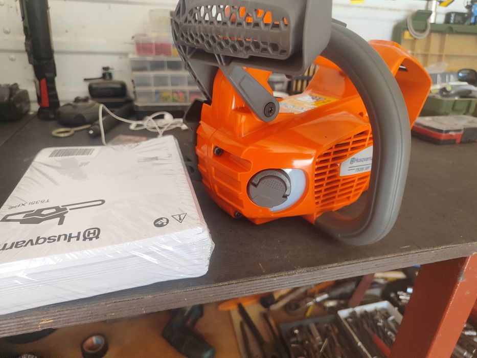 Vand Drujba nouă Husqvarna T 535i  XP cu Acumulator