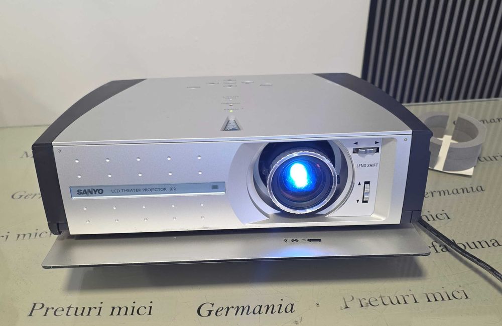 Videoproiector Sanyo PLV-72 - import Germania