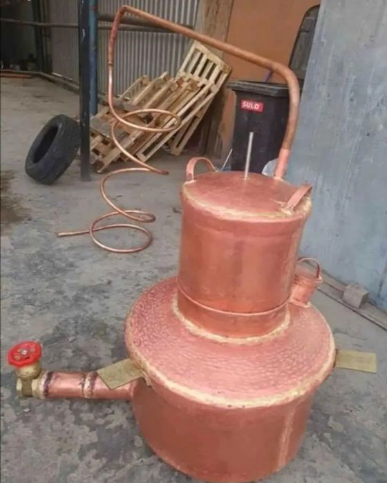 Vând un cazan de țuică din cupru alimentar capacitate de 120 litri cu
