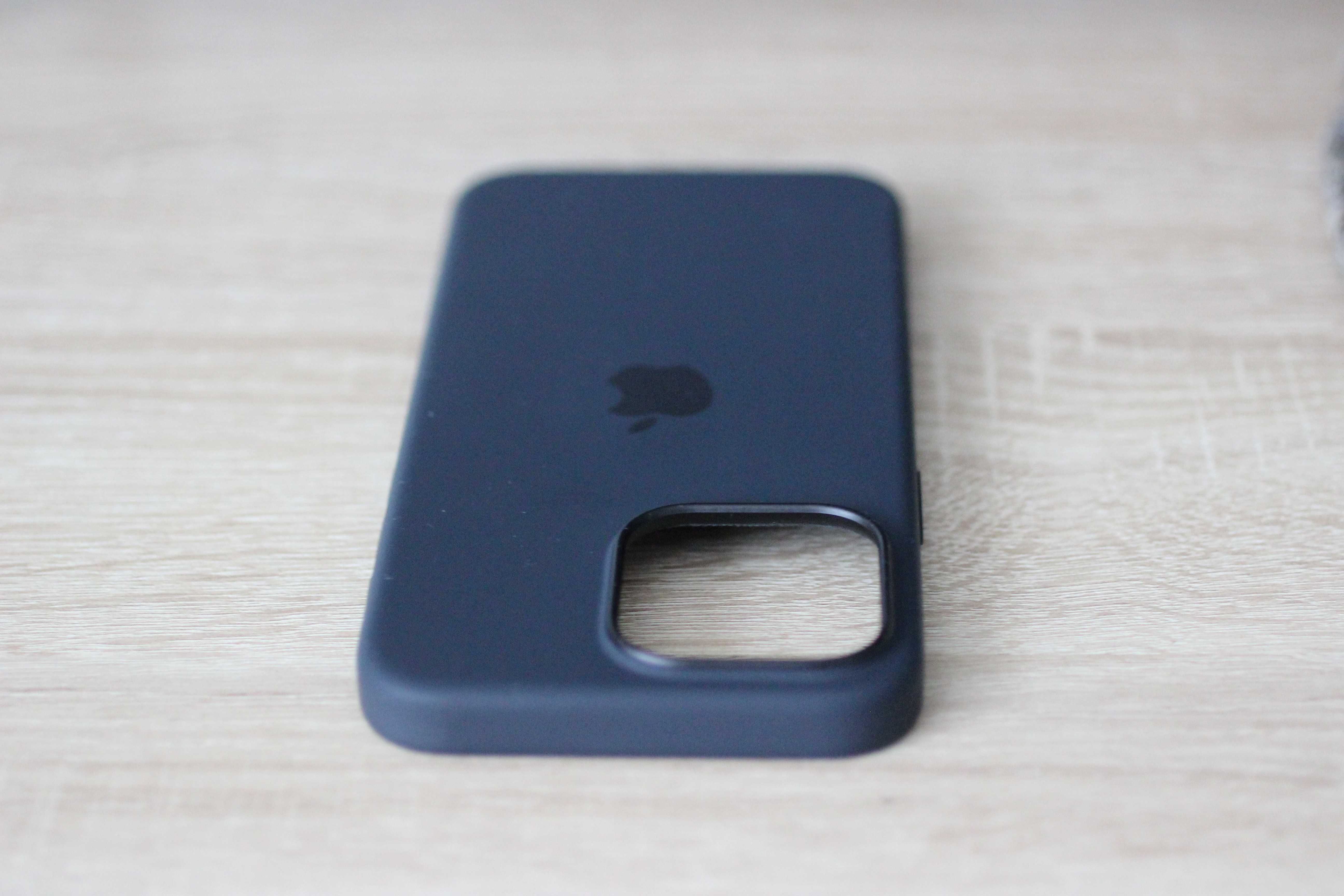 Оригинален iPhone 15 Pro Max Silicone Case Black