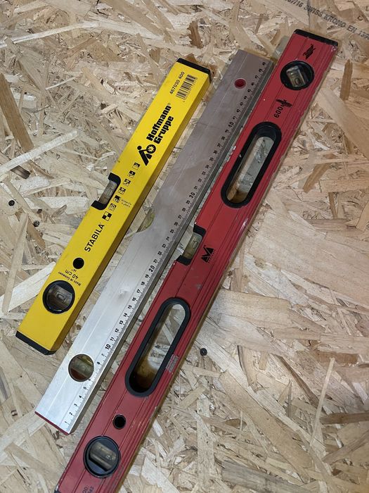 Nivele de aluminiu - boloboc - rosu sau gri