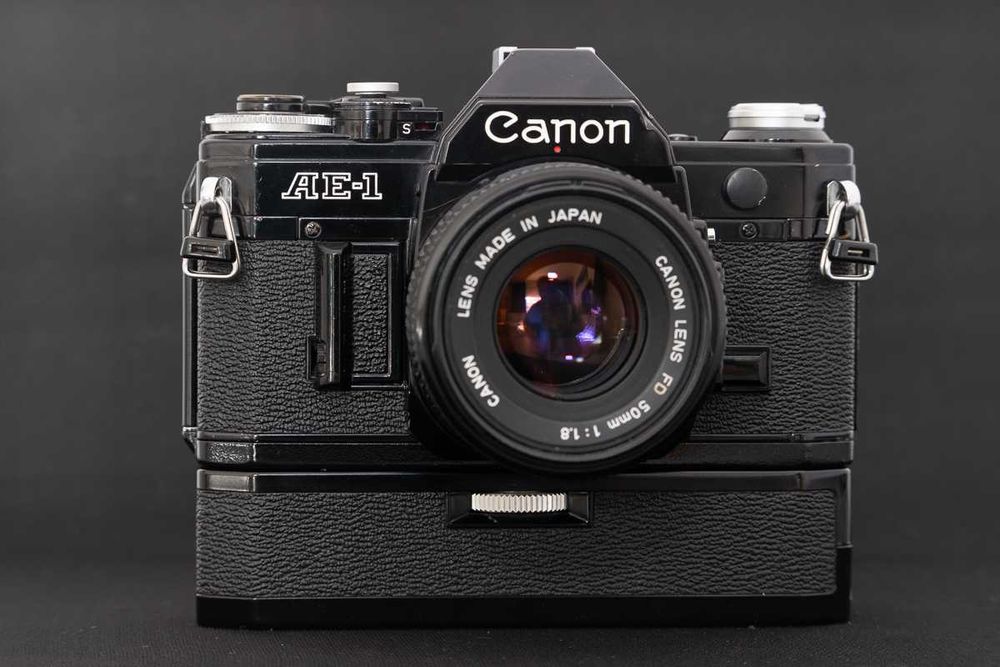 Aparat SLR Canon AE-1 cu obiectiv Canon 50 1.8 si auto winder