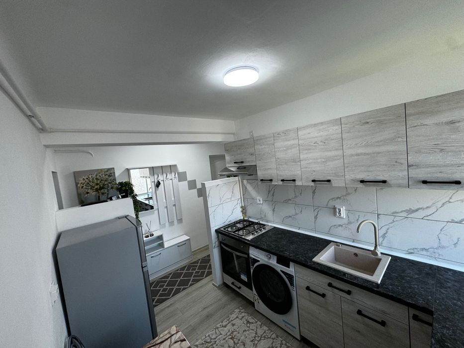 Ap 2 camere Hunedoara, la Teatru, et 3, recent renovat, modern, 290E