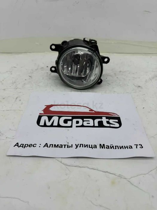 Туманка б/у оригинал правая и левая от Lexus ES-250