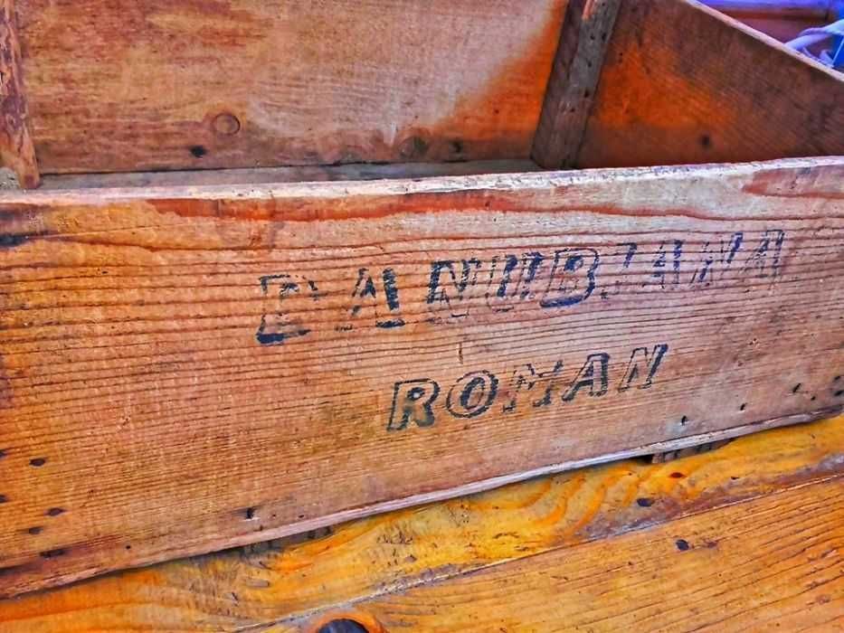 Cutie din lemn veche DANUBIANA Roman 80 ani,anii 1930,Vintage colecție