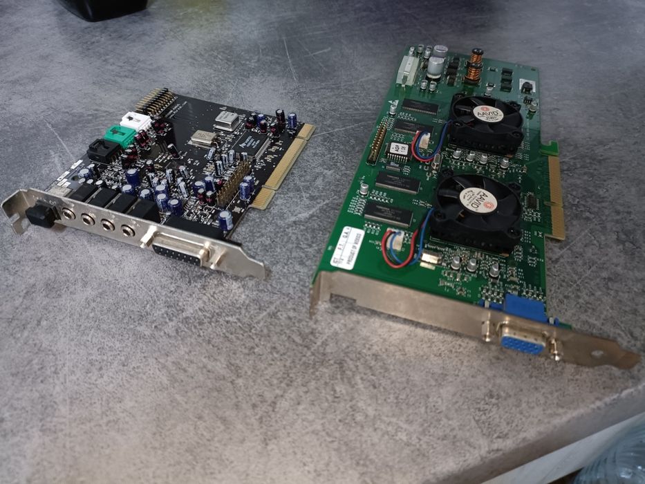 PACHET: 3dfx Voodoo5 5500 & Aureal Vortex2 8830 SQ2500
