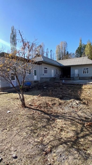 Angren shahar Samarchug‘ mahalasida hovli uy sotiladi.