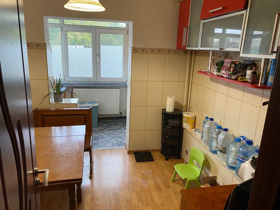 Vand apartament decomandat zona consul