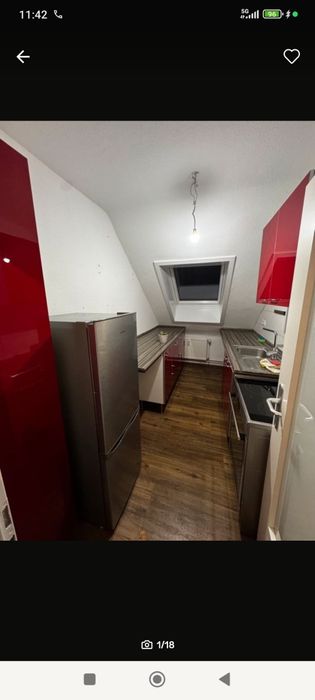 Mobilă de bucătărie cu frigider și araz cu plită electrică