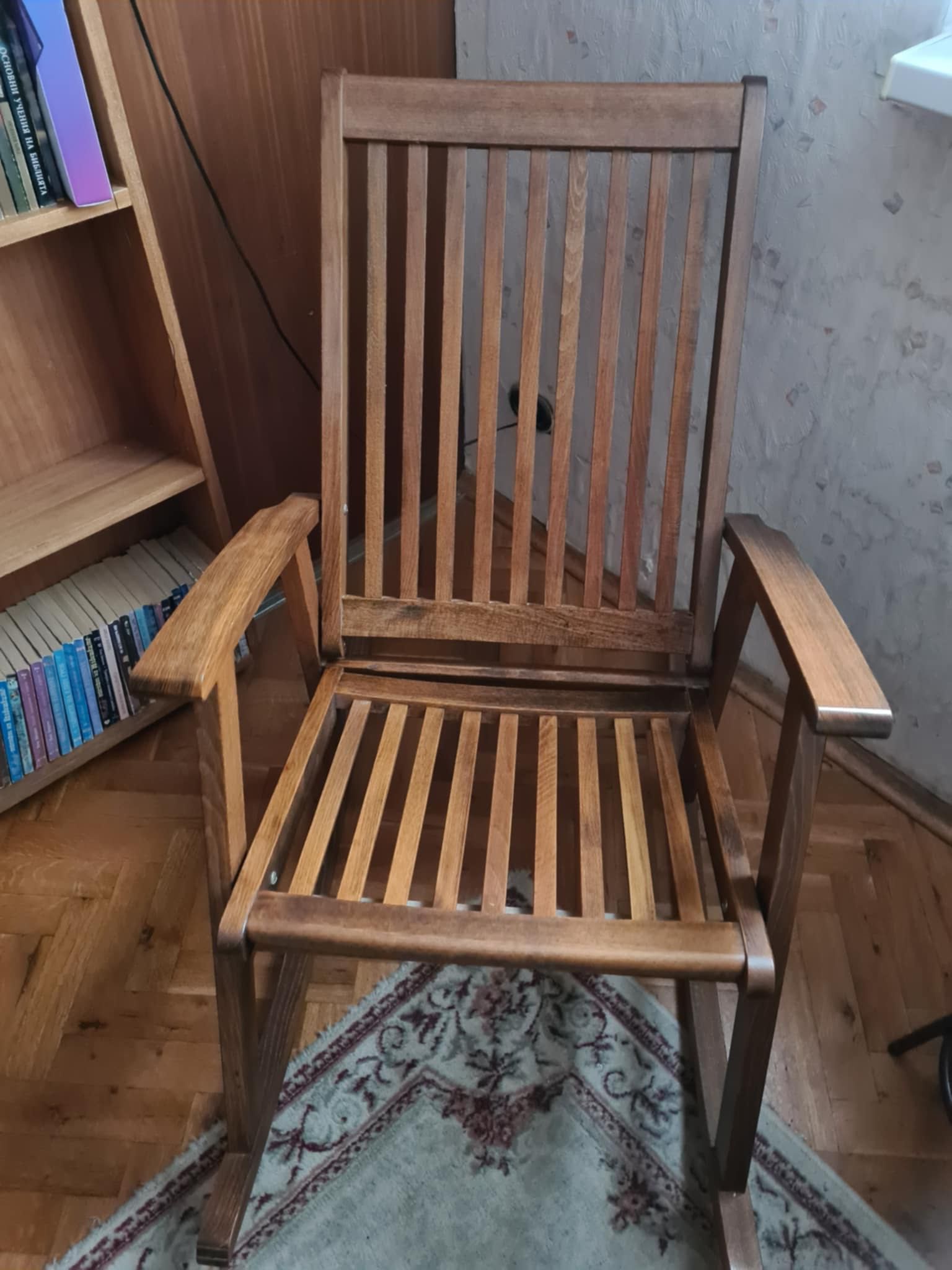 Люлеещ се стол от дърво