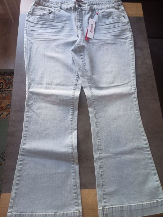 Джинсы фирменные женские