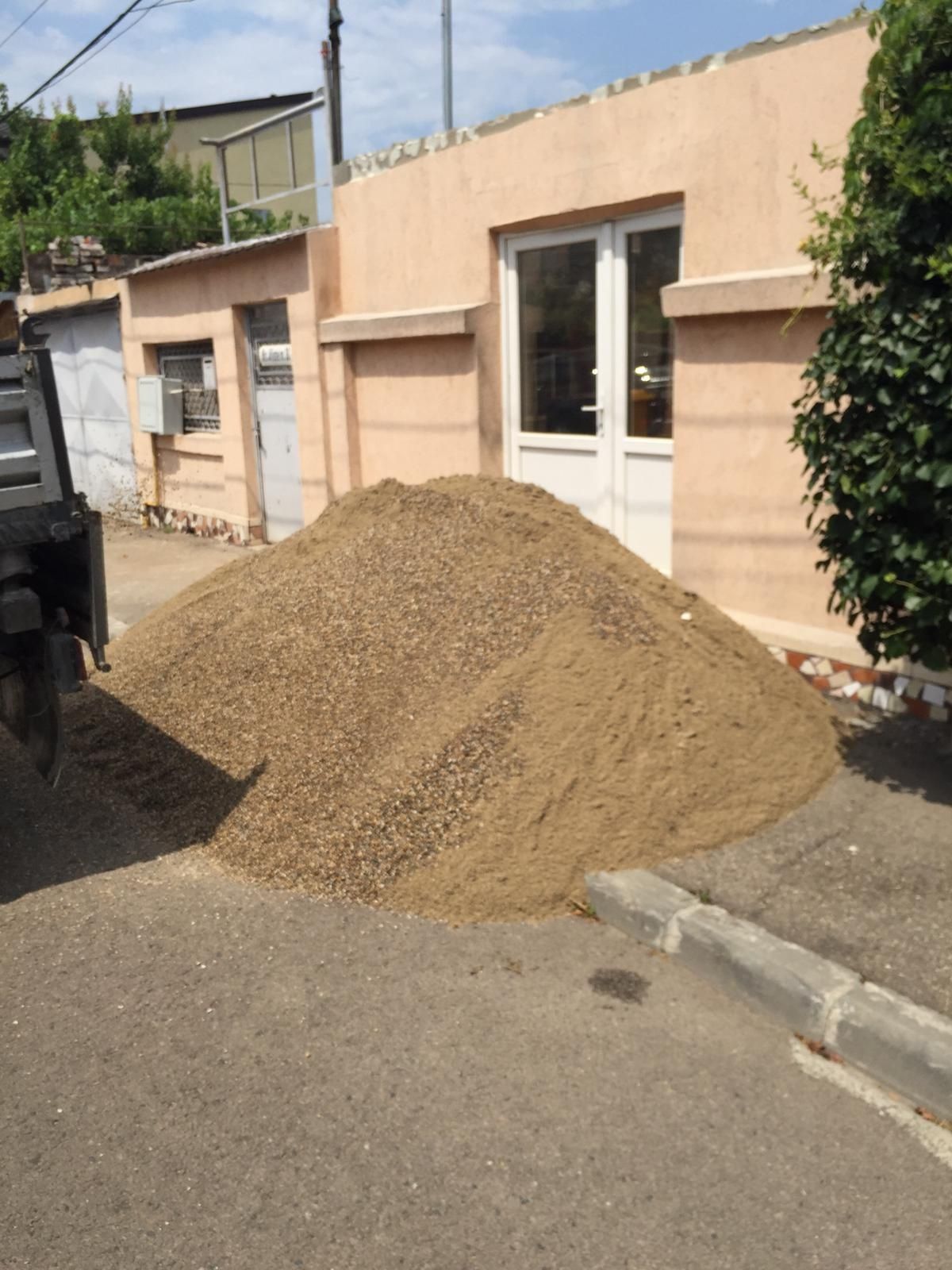 Transport moloz nisip piatra amestec pământ materiale de costructi