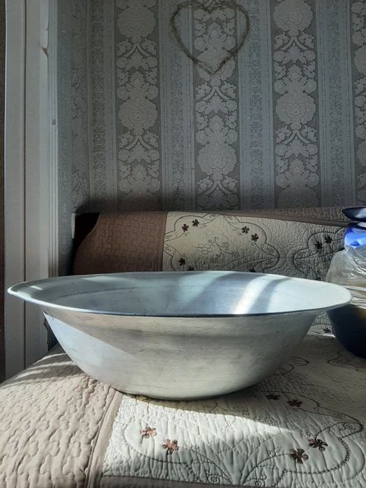 Продаются большие тазы ,чайники  казан