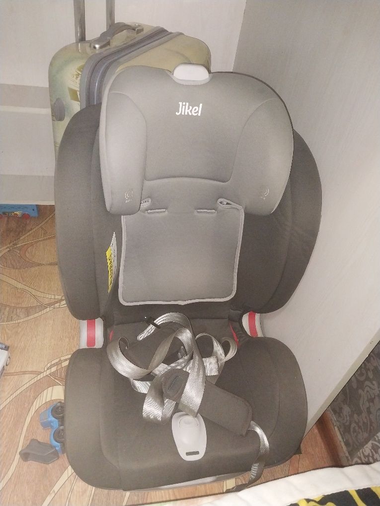 Продаю срочно автокресло Jikel Saturn Zip 360 Rotating IsoFix.