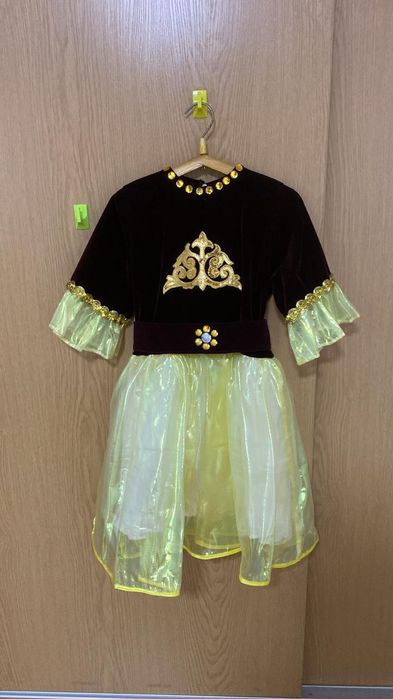 Казахский национальный костюм на 5-7 лет.