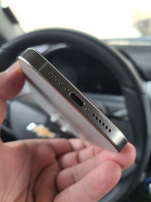 I phone 15 pro max sotiladi J/A 256 . 88%