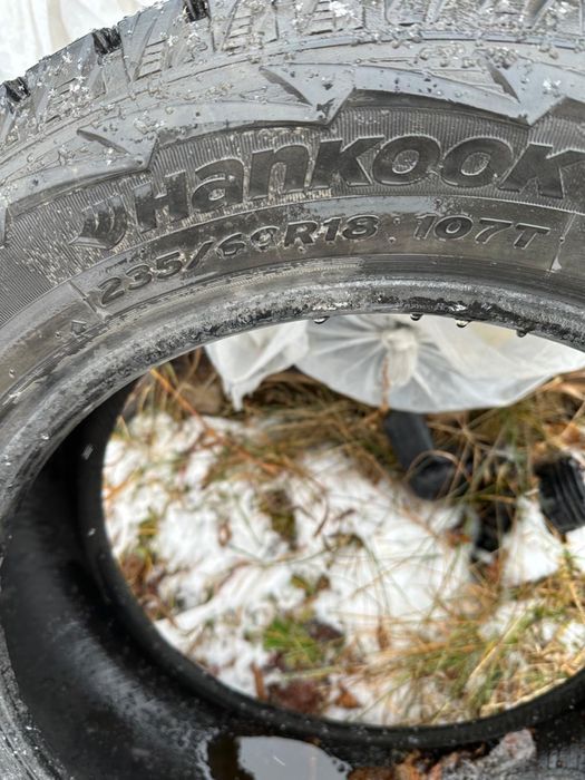 Продам! резина зимняя Hankook 235/60/18