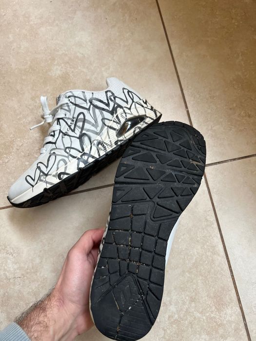 Vând adidași Skechers de damă