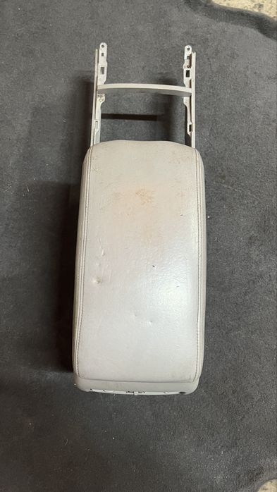 Подлокотник Камри 35