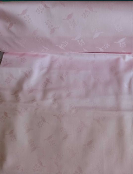 Damasc roz  cu imprimeu.