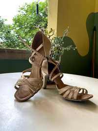 Обувки за латино танци (салса, бачата, спортни танци)