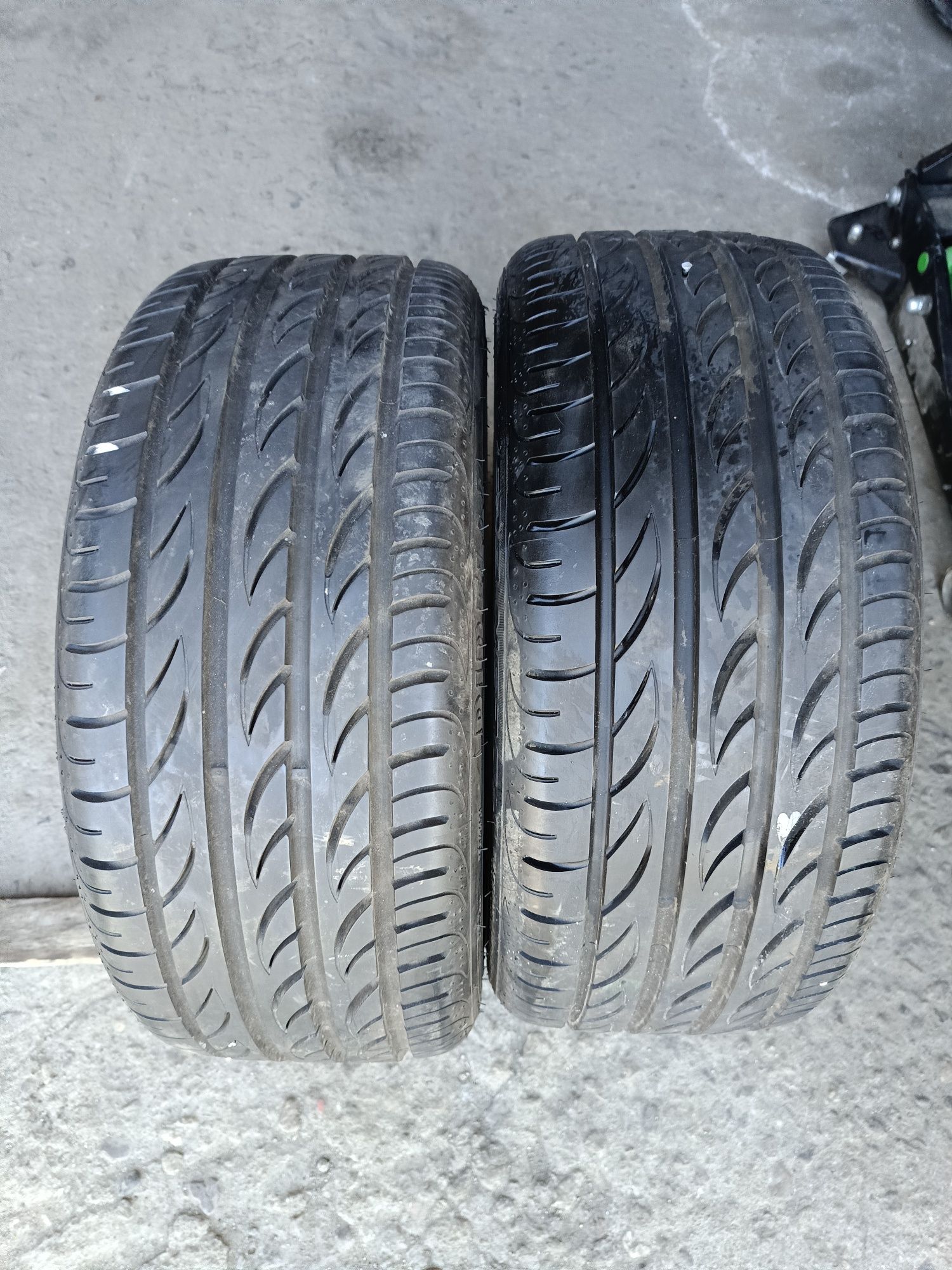 Летни гуми -17цола-215/40-1бр.-80лв."PIRELLI"-като нови