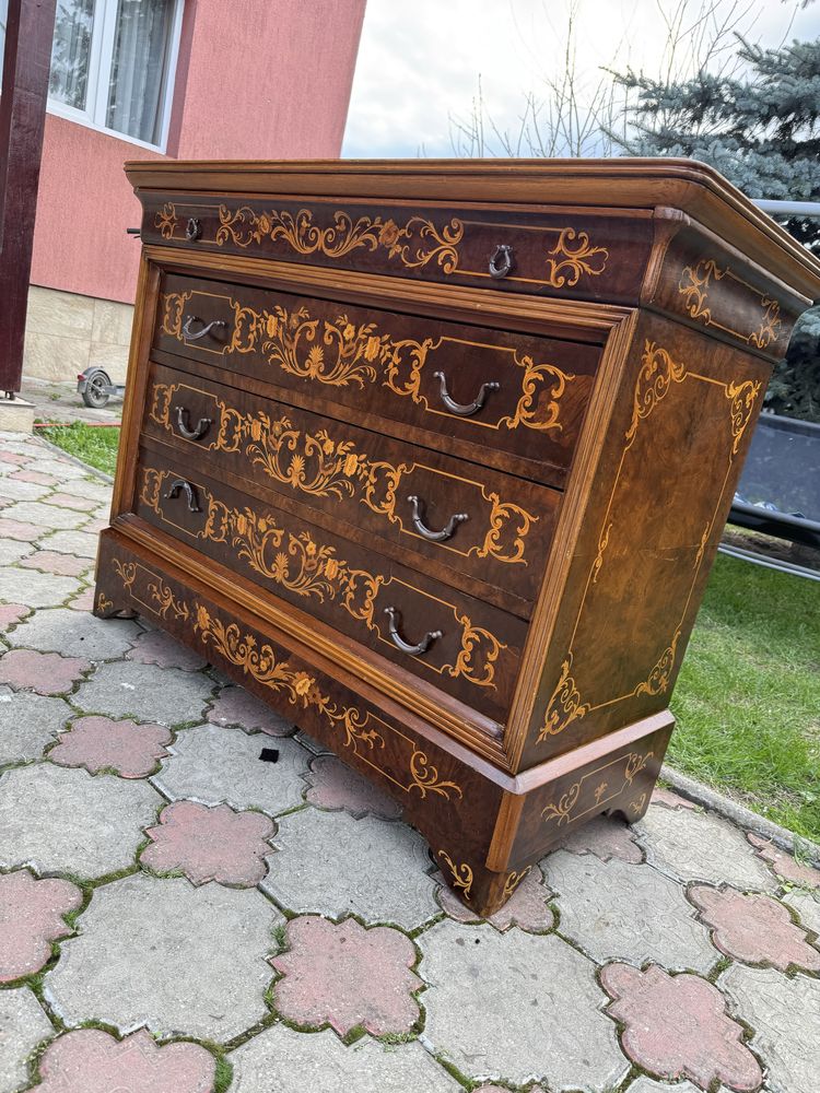 Comodă deosebită din lemn masiv cu intarsii și elemente bronz