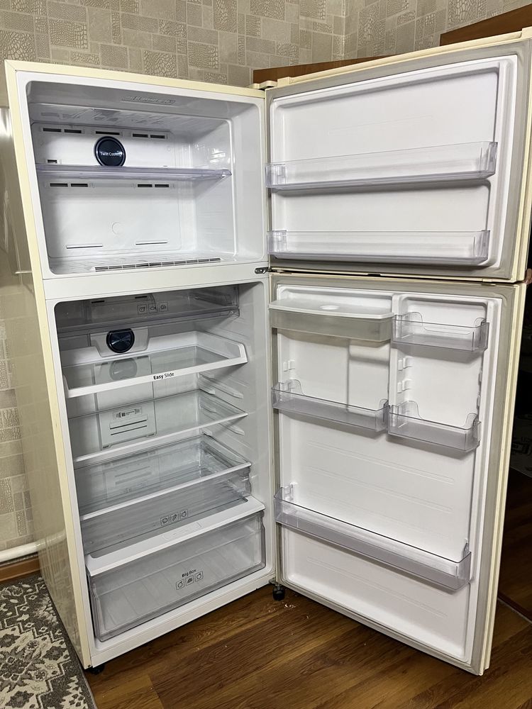 Большой холодильник б/у