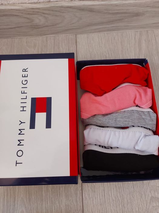 Vând set Victoria's Secret, chiloti ck și Tommy(dama)