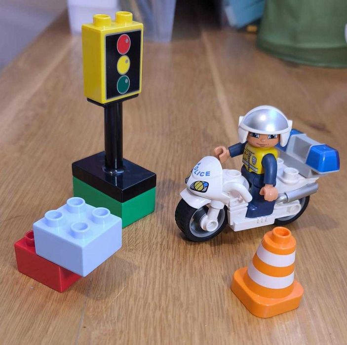 LEGO DUPLO 5679 - Motocicletă de poliție
