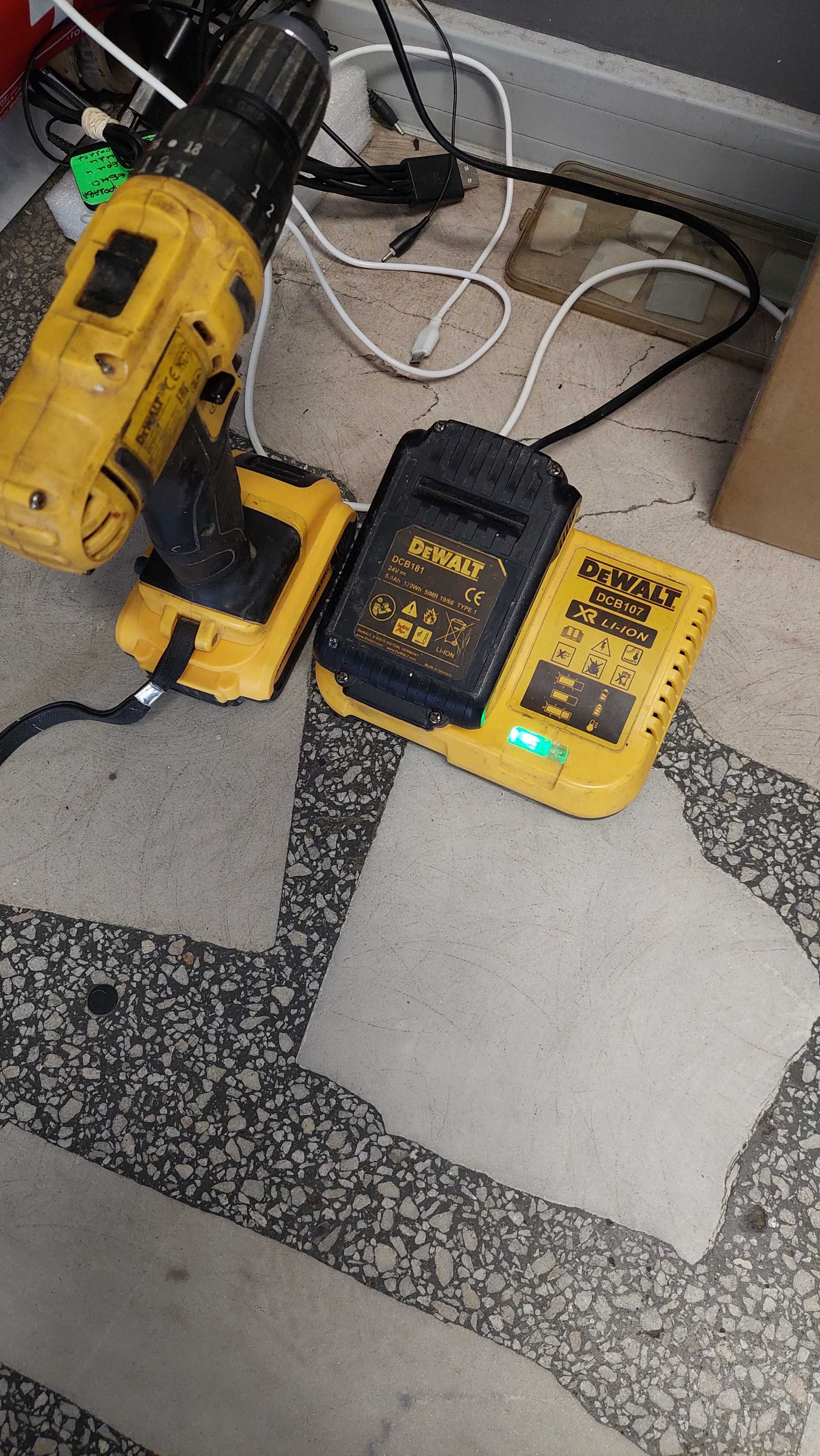 Винтоверт DEWALT DCD771 + 2 Батерии