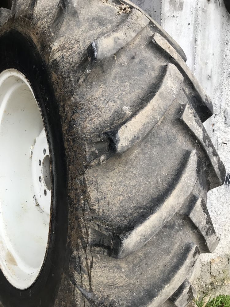 Vand jante cu cauciucuri ptr tractor