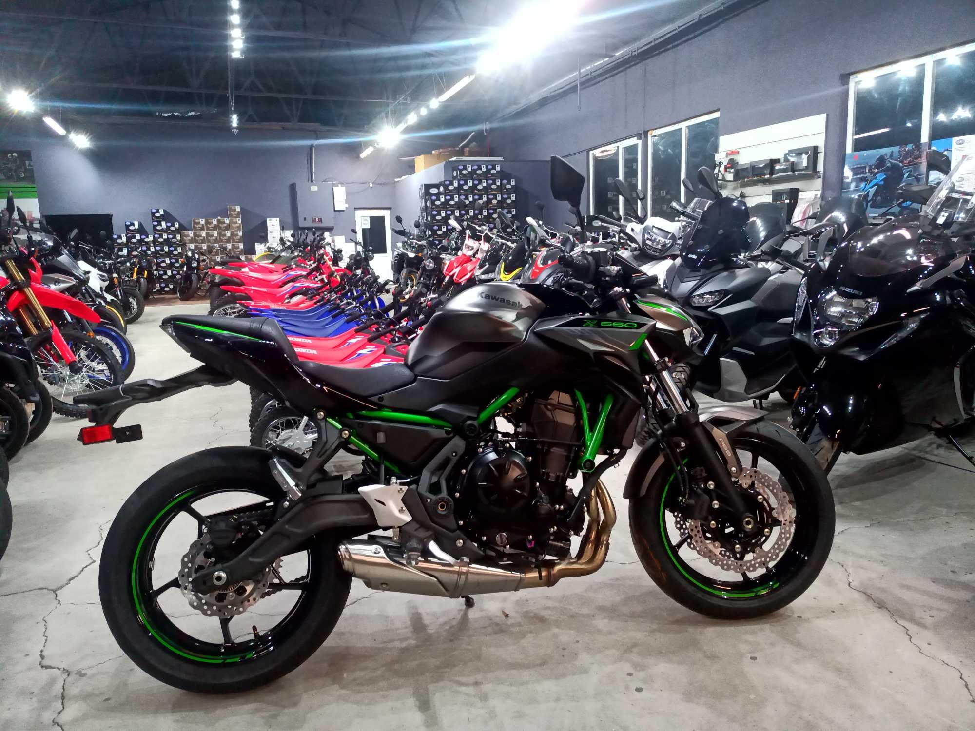 Kawasaki Z650 model 2025 - 0km - livrare Kawasaki Constanta